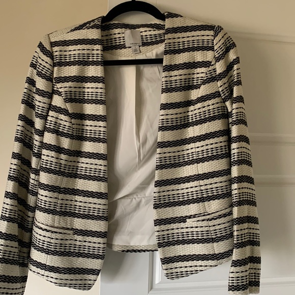 Halogen Jackets & Blazers - Womens blazer. Halogen size 2